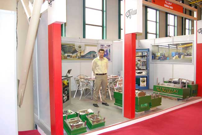 نمایشگاه-های-قطعات-جلو-پنجره